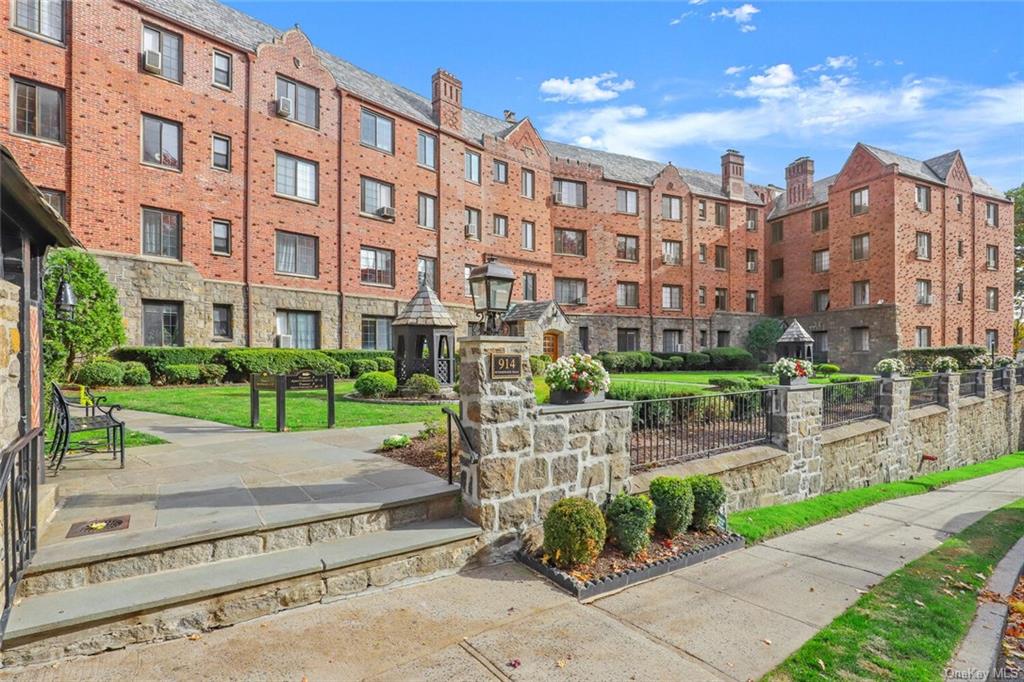 Photo 1 of 19 of 914 Wynnewood Road LL4 condo