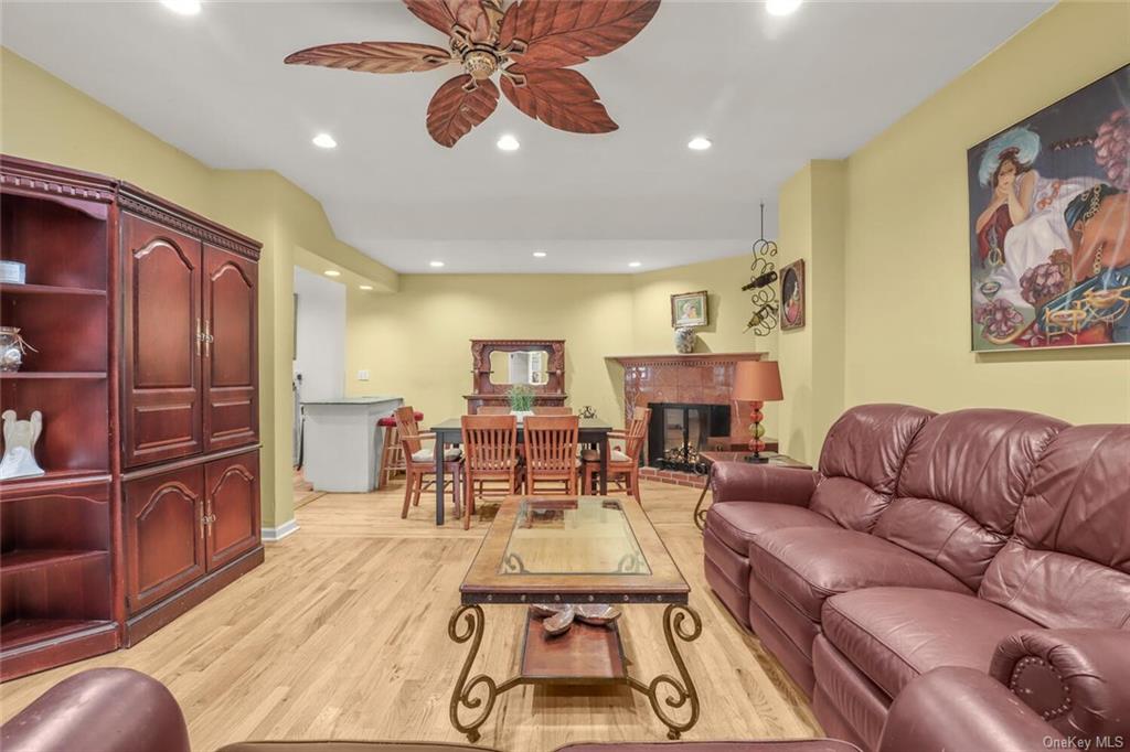 Photo 5 of 19 of 914 Wynnewood Road LL4 condo