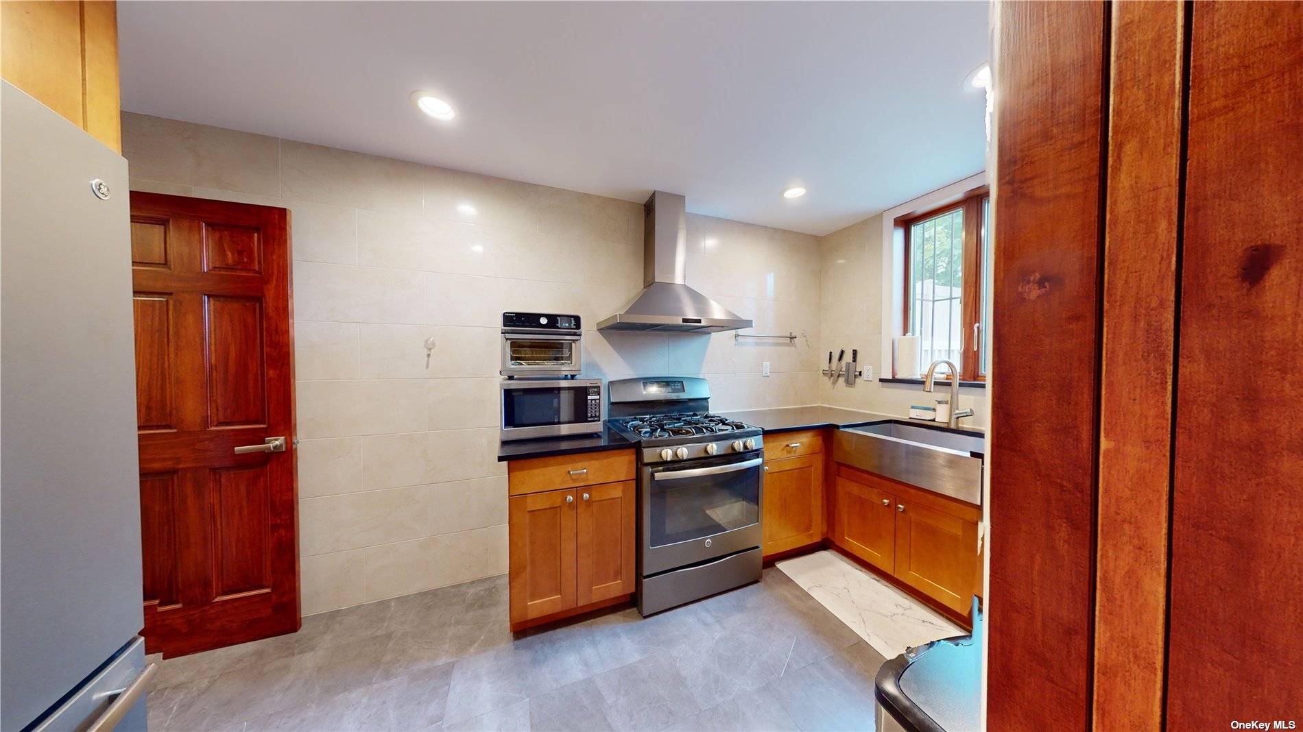 85-92 66 Road, Rego Park, New York image 9