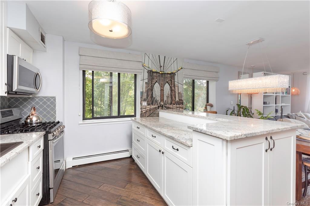 1374 Midland Avenue 504, Bronxville, New York - 2 Bedrooms  
2 Bathrooms  
4 Rooms - 