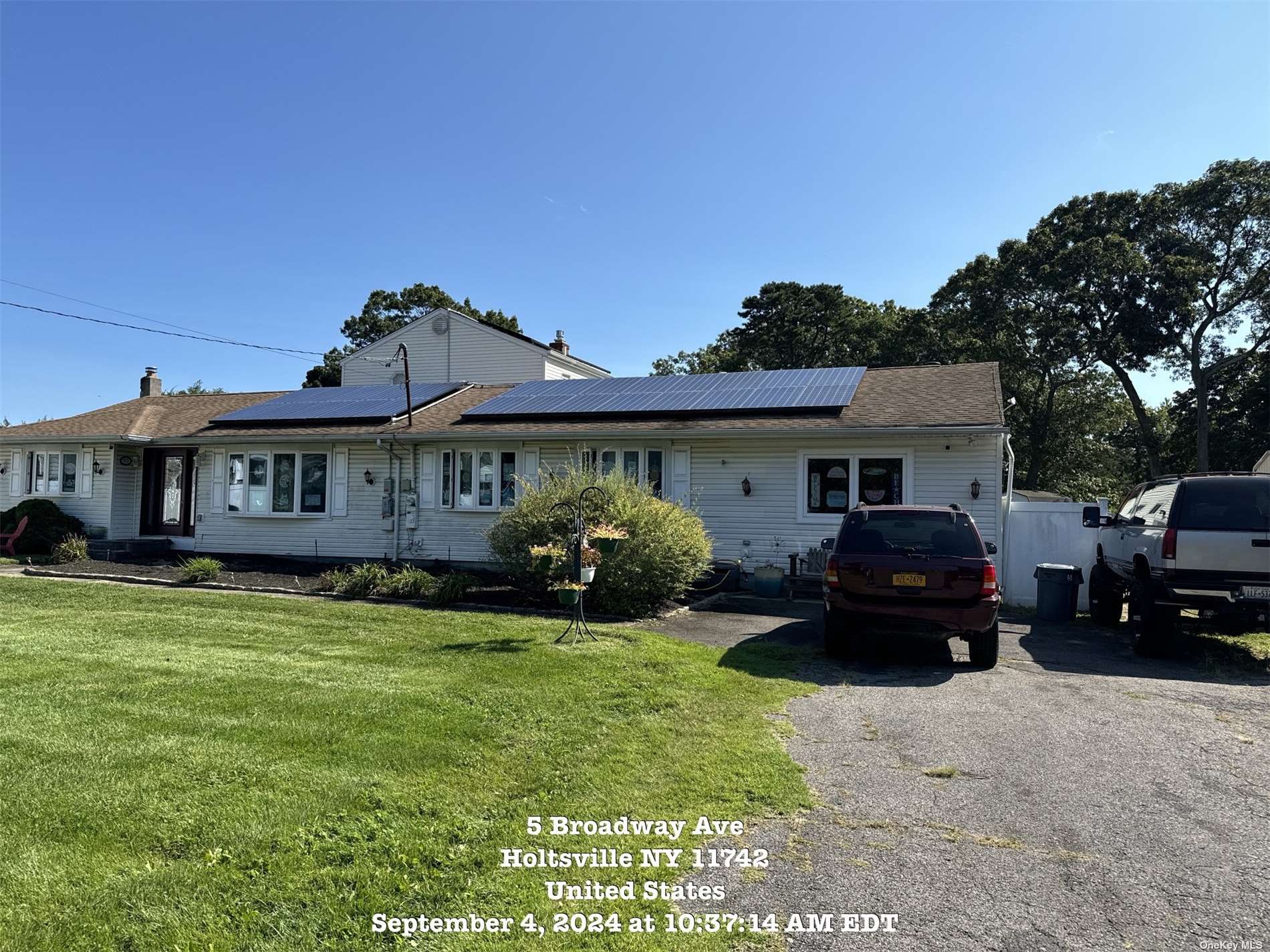 View Holtsville, NY 11742 house