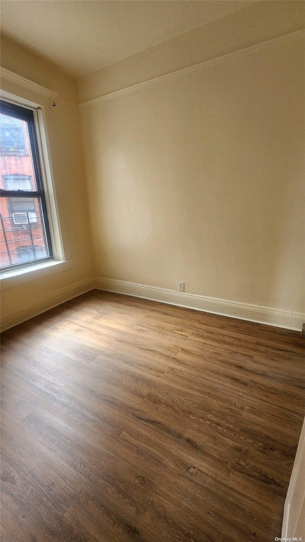 2371 Hughes Avenue, Bronx, New York - 3 Bedrooms  
1 Bathrooms  
5 Rooms - 