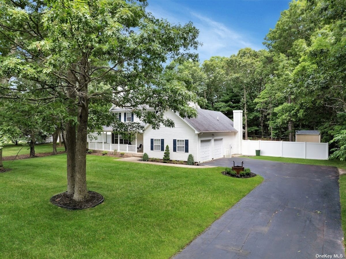 15 Susan Lane, Middle Island, New York image 3