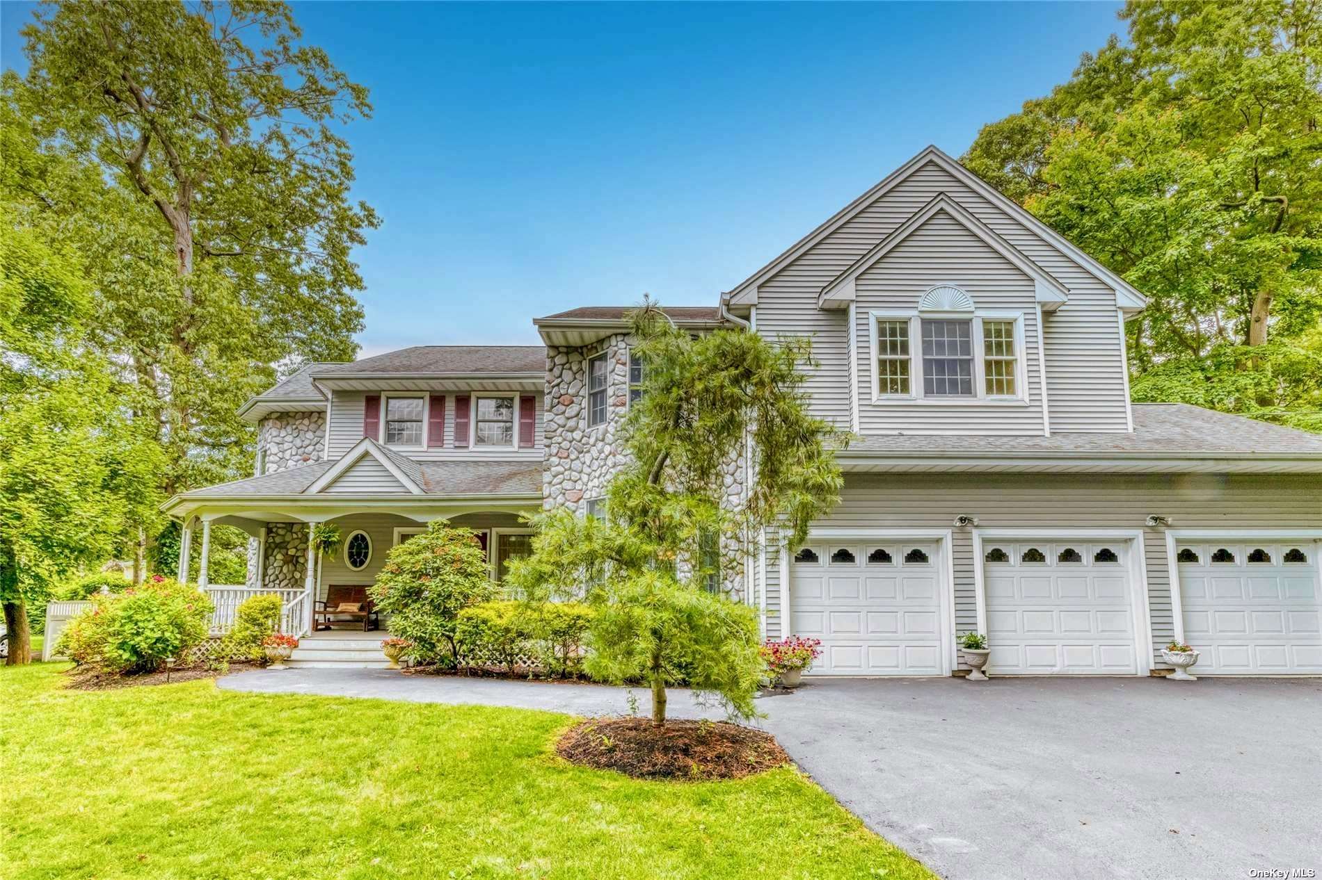 Property for Sale at 39 Quaker Path, Stony Brook, Hamptons, NY - Bedrooms: 4 
Bathrooms: 3  - $1,088,000