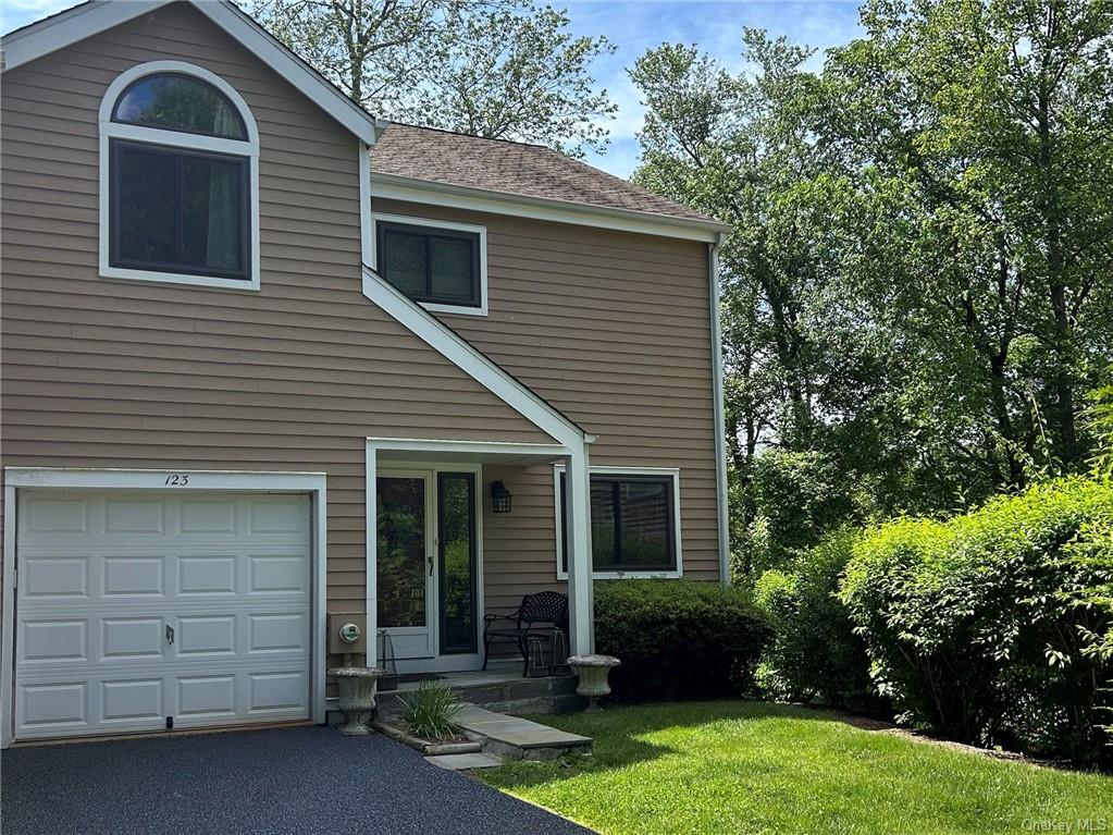 Rental Property at 123 Stone Bridge Square, Chappaqua, New York - Bedrooms: 2 
Bathrooms: 3 
Rooms: 8  - $5,700 MO.