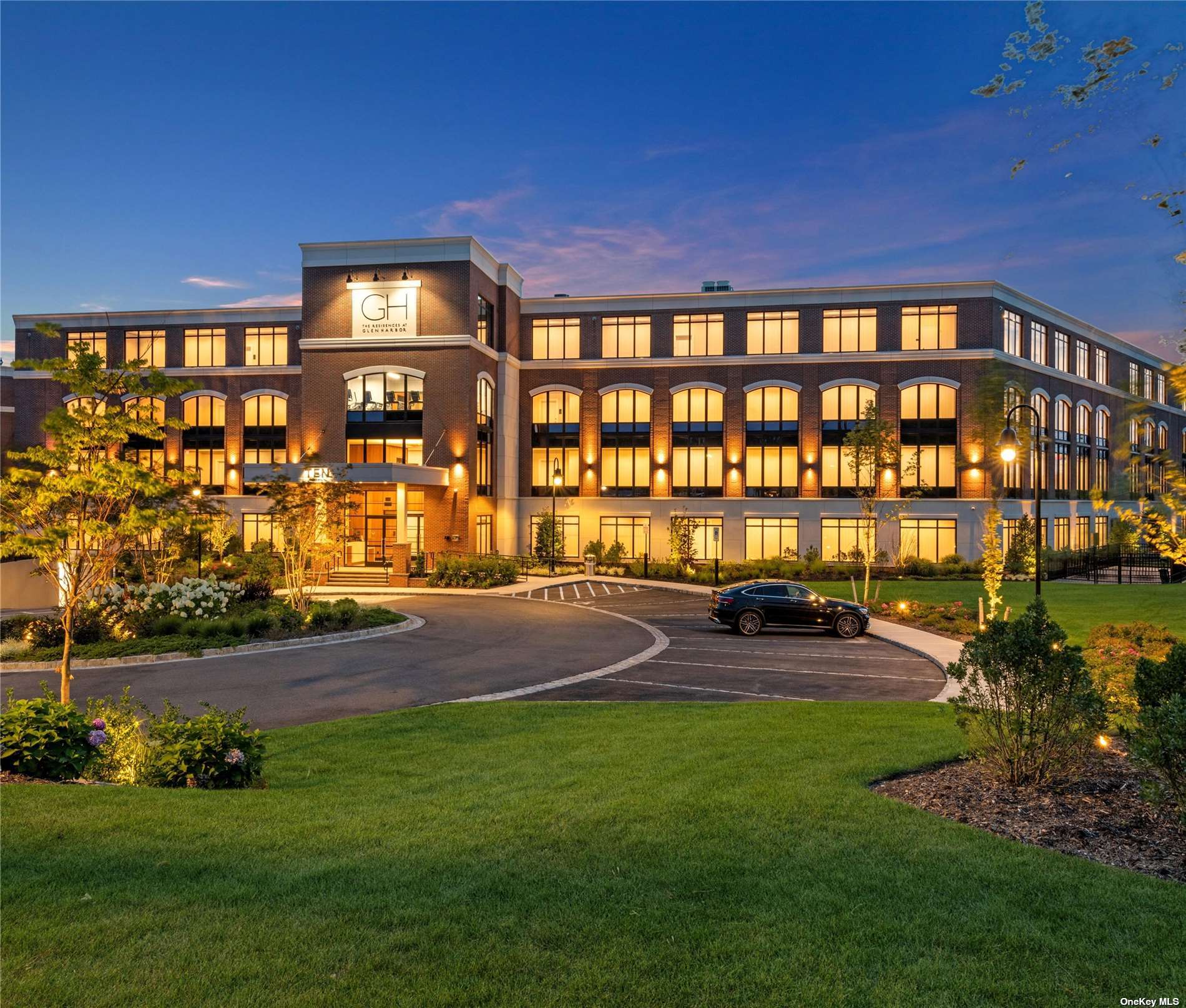 View Glenwood Landing, NY 11547 condo