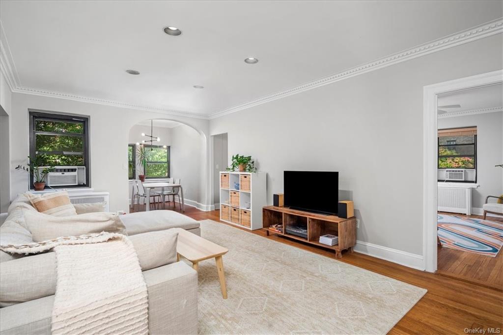 View Larchmont, NY 10538 co-op property