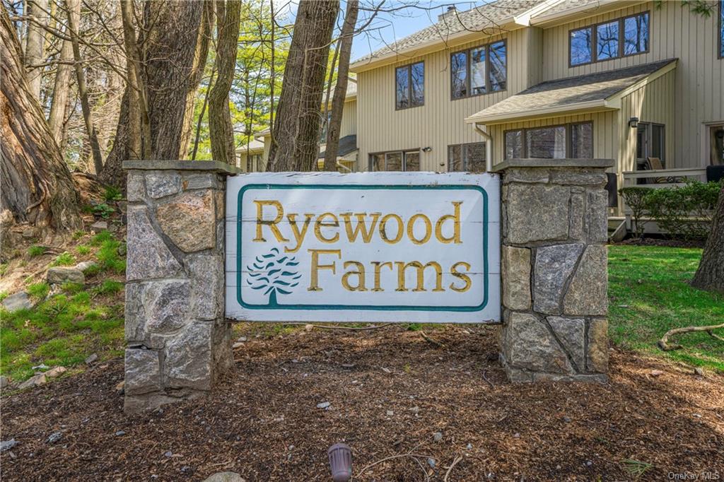 6 Ryewood Farm Drive, Mamaroneck, New York - 3 Bedrooms  
3 Bathrooms  
7 Rooms - 