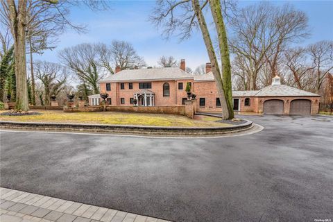 12 Hemlock Court Laurel Hollow NY 11771