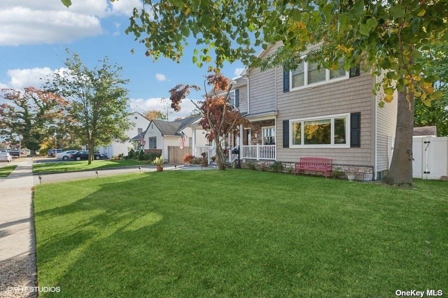 1008 Barrie Avenue, Wantagh, New York image 3