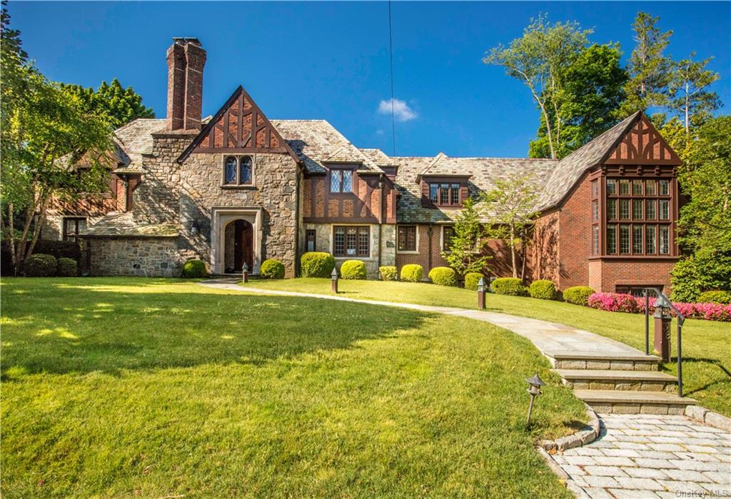 38 Chesterfield Road, Scarsdale, New York - 5 Bedrooms  
6 Bathrooms  
12 Rooms - 