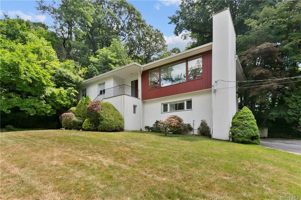44 Briary Road, Dobbs Ferry, New York - 3 Bedrooms  
2 Bathrooms  
8 Rooms - 