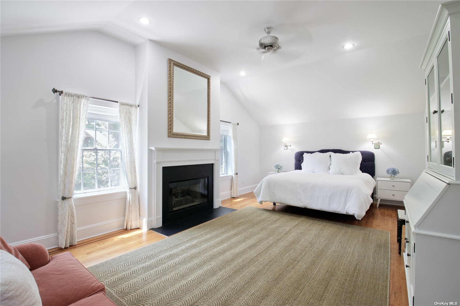 Photo 12 of 21 of 75 Manhasset Woods Road house