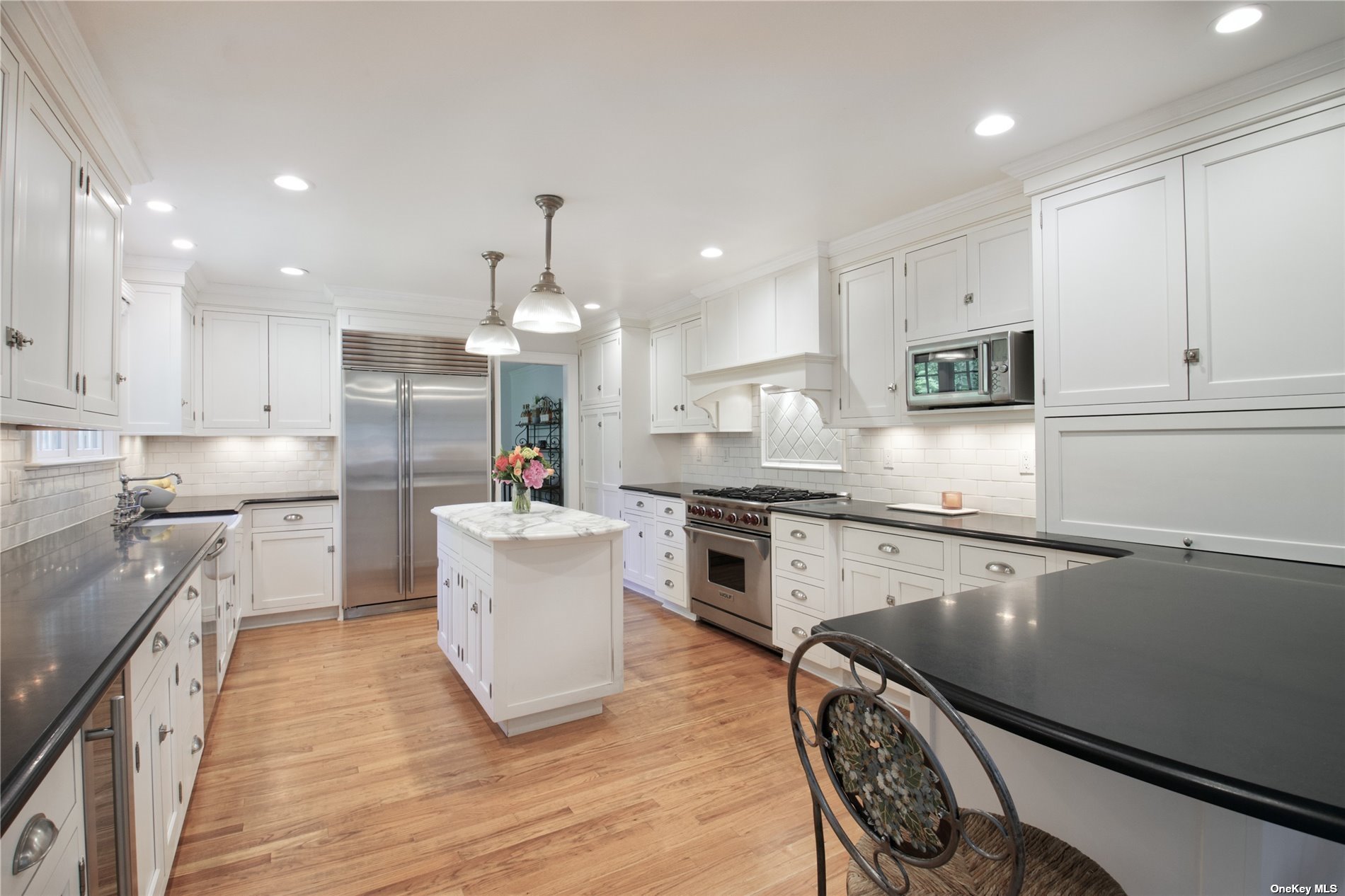 Photo 7 of 21 of 75 Manhasset Woods Road house