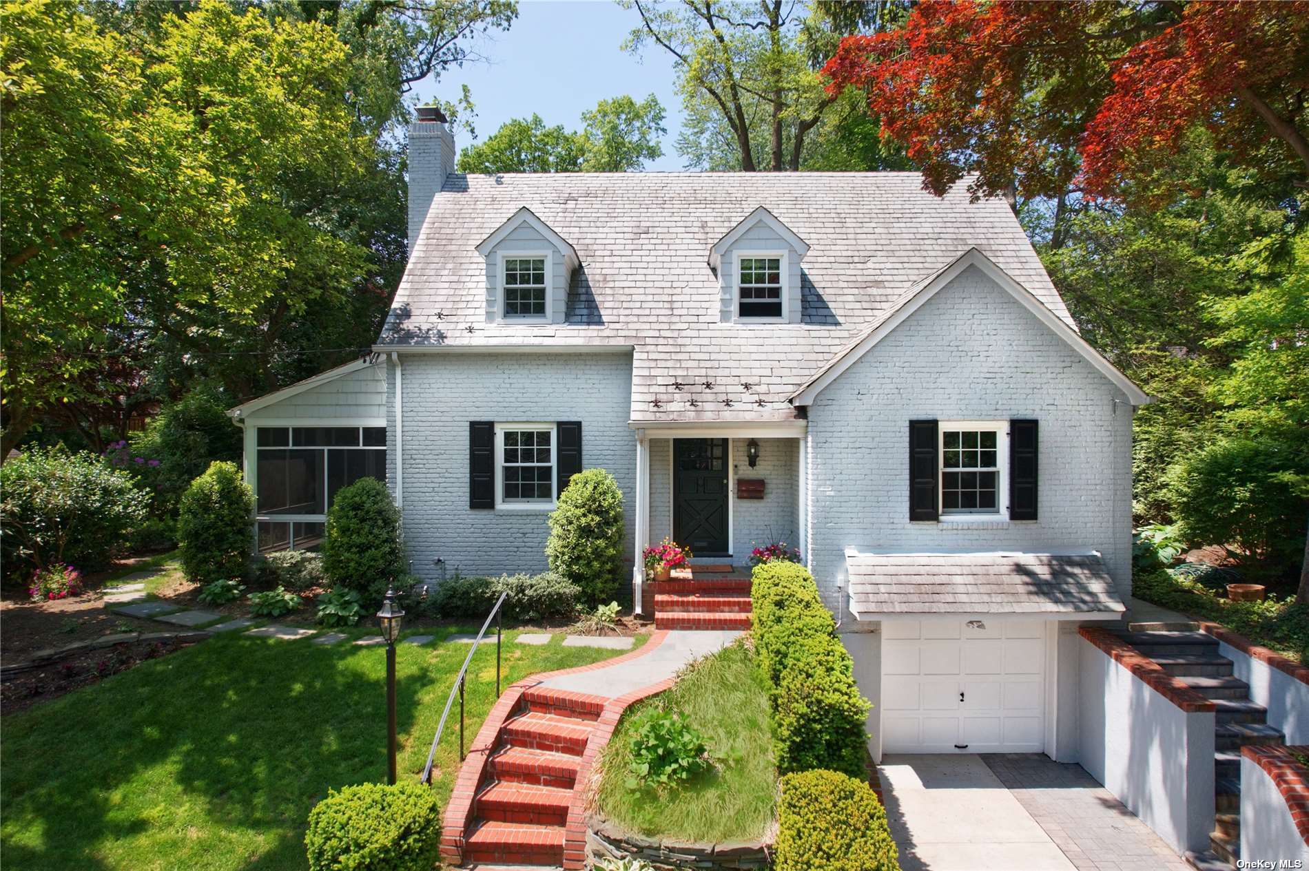 Photo 20 of 21 of 75 Manhasset Woods Road house