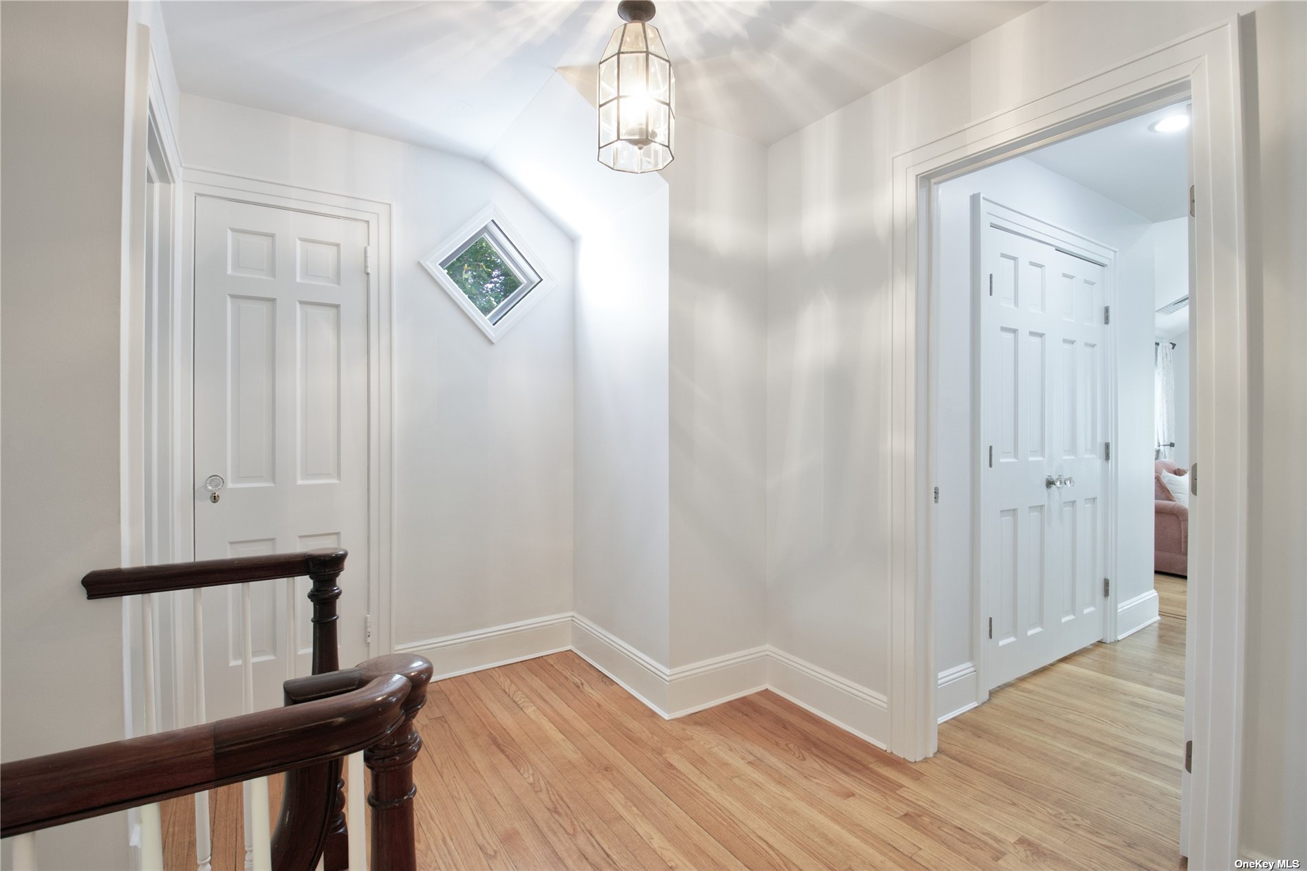 Photo 11 of 21 of 75 Manhasset Woods Road house