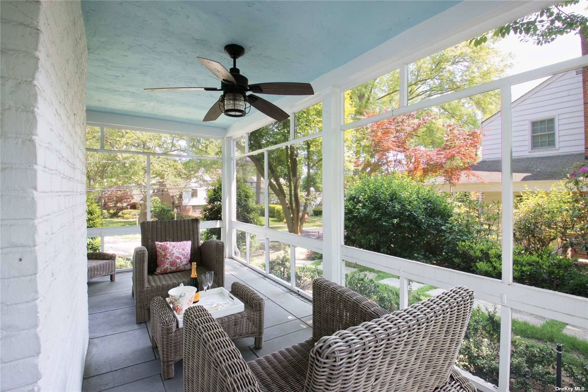 Photo 19 of 21 of 75 Manhasset Woods Road house