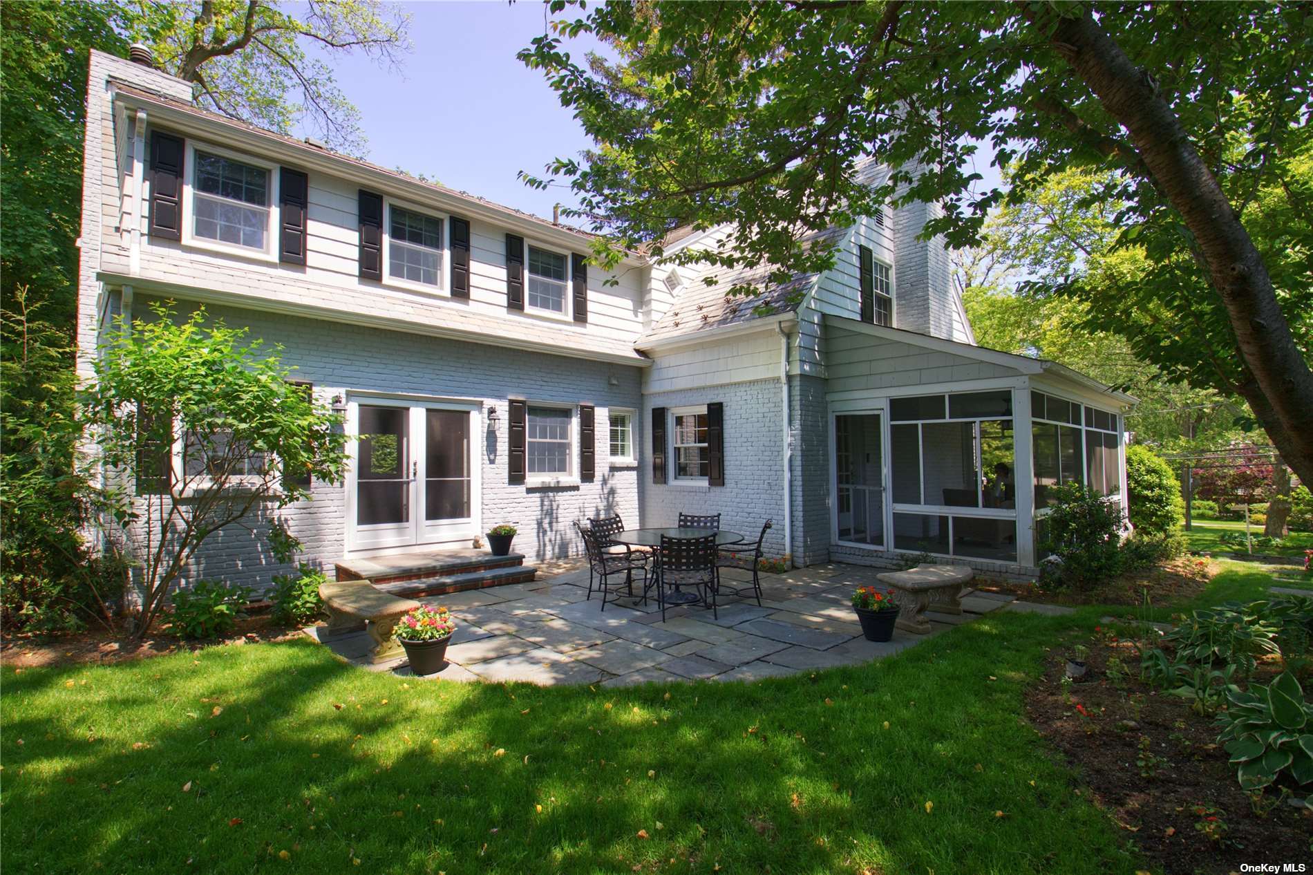 Photo 21 of 21 of 75 Manhasset Woods Road house