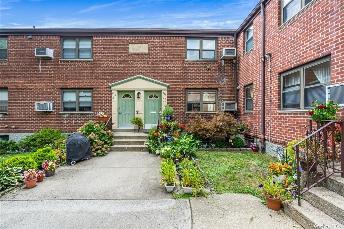 Property for Sale at 24503 62nd Avenue 1st, Douglaston, Queens, NY - Bedrooms: 2 
Bathrooms: 1 
Rooms: 5  - $385,000