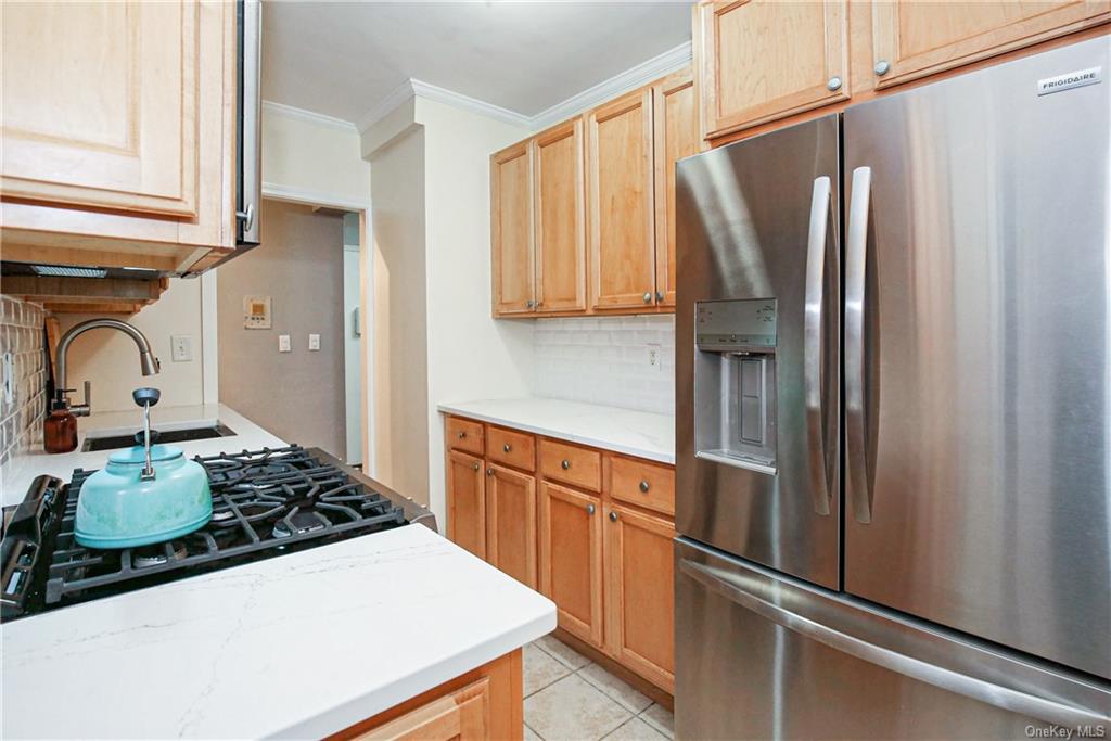 Photo 9 of 24 of 16 N Broadway 4D co-op property