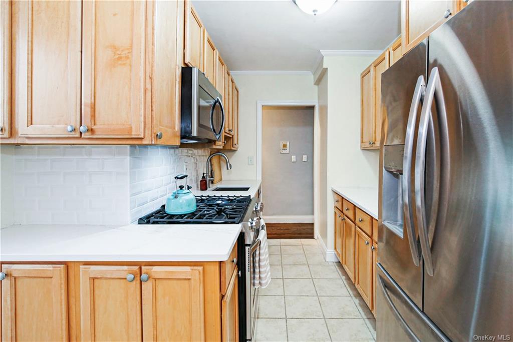Photo 6 of 24 of 16 N Broadway 4D co-op property