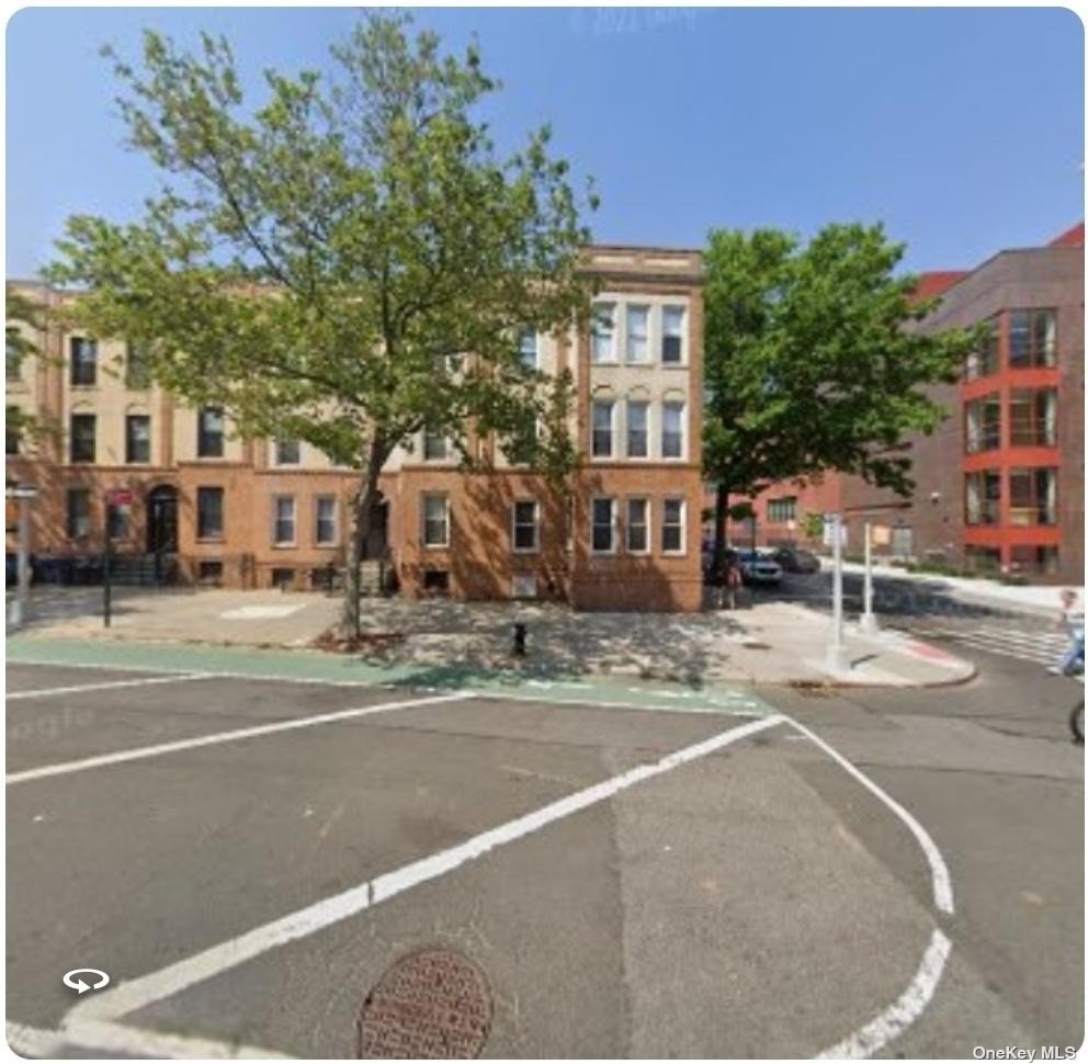 Property for Sale at 5331 Skillman Avenue, Woodside, Queens, NY - Bedrooms: 12 
Bathrooms: 6 
Rooms: 30  - $1,750,000