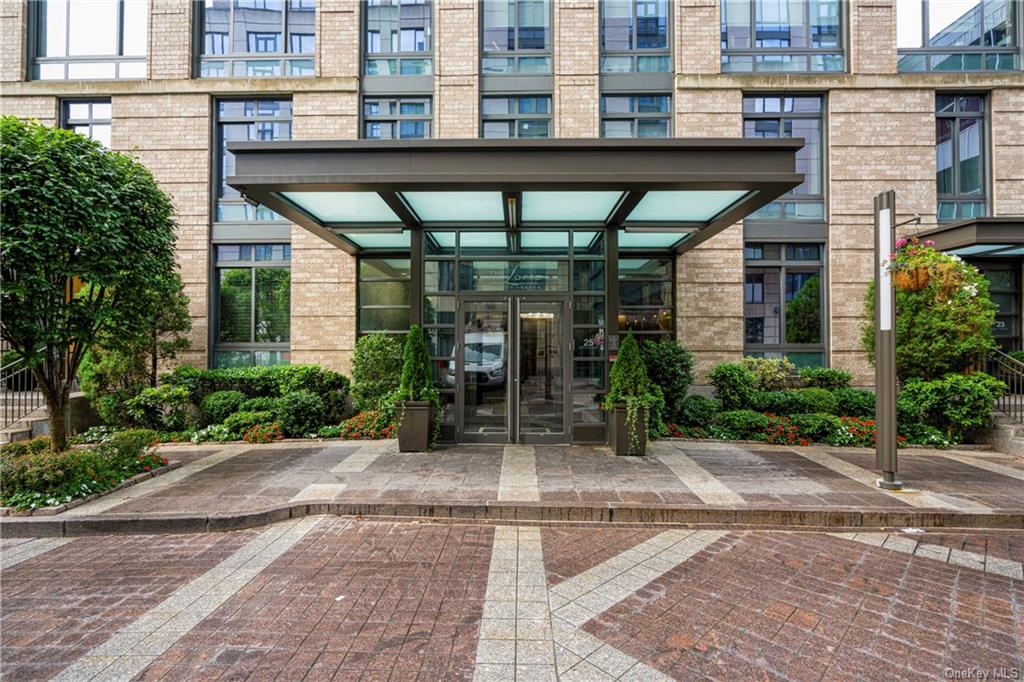 Rental Property at 25 City Place 4A, White Plains, New York - Bedrooms: 2 
Bathrooms: 2 
Rooms: 4  - $4,550 MO.