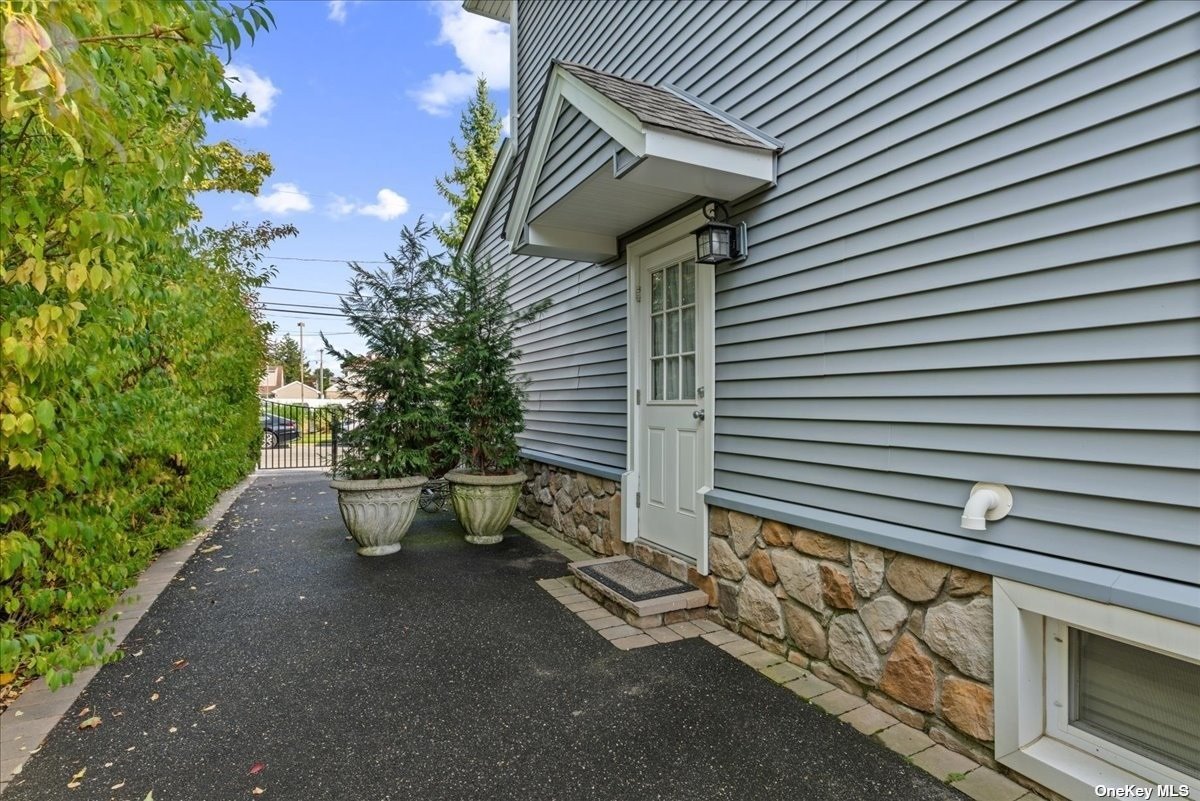 704 Sunrise Avenue, Bellmore, New York image 33