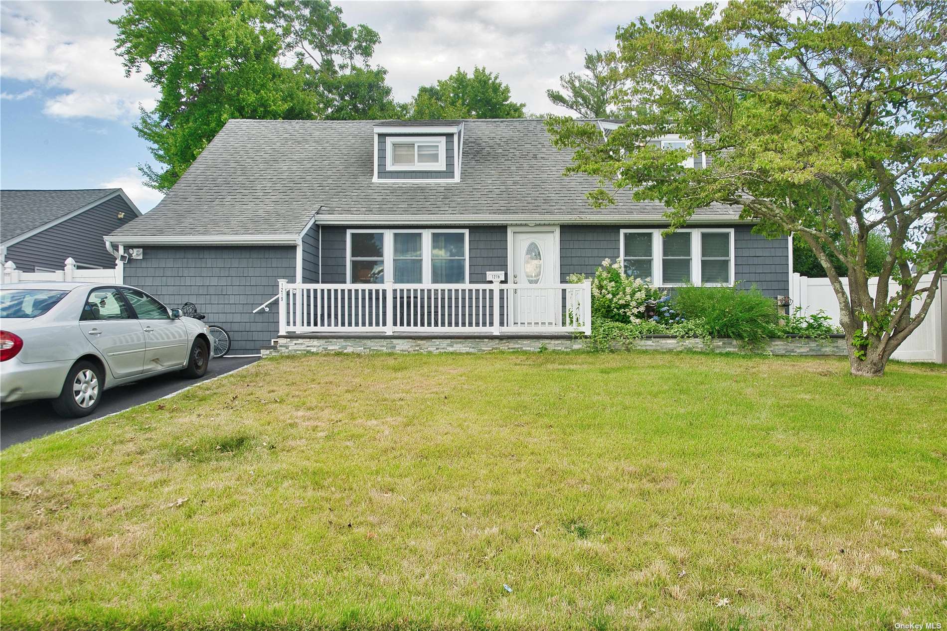 1219 Tulip Lane, Wantagh, New York image 1