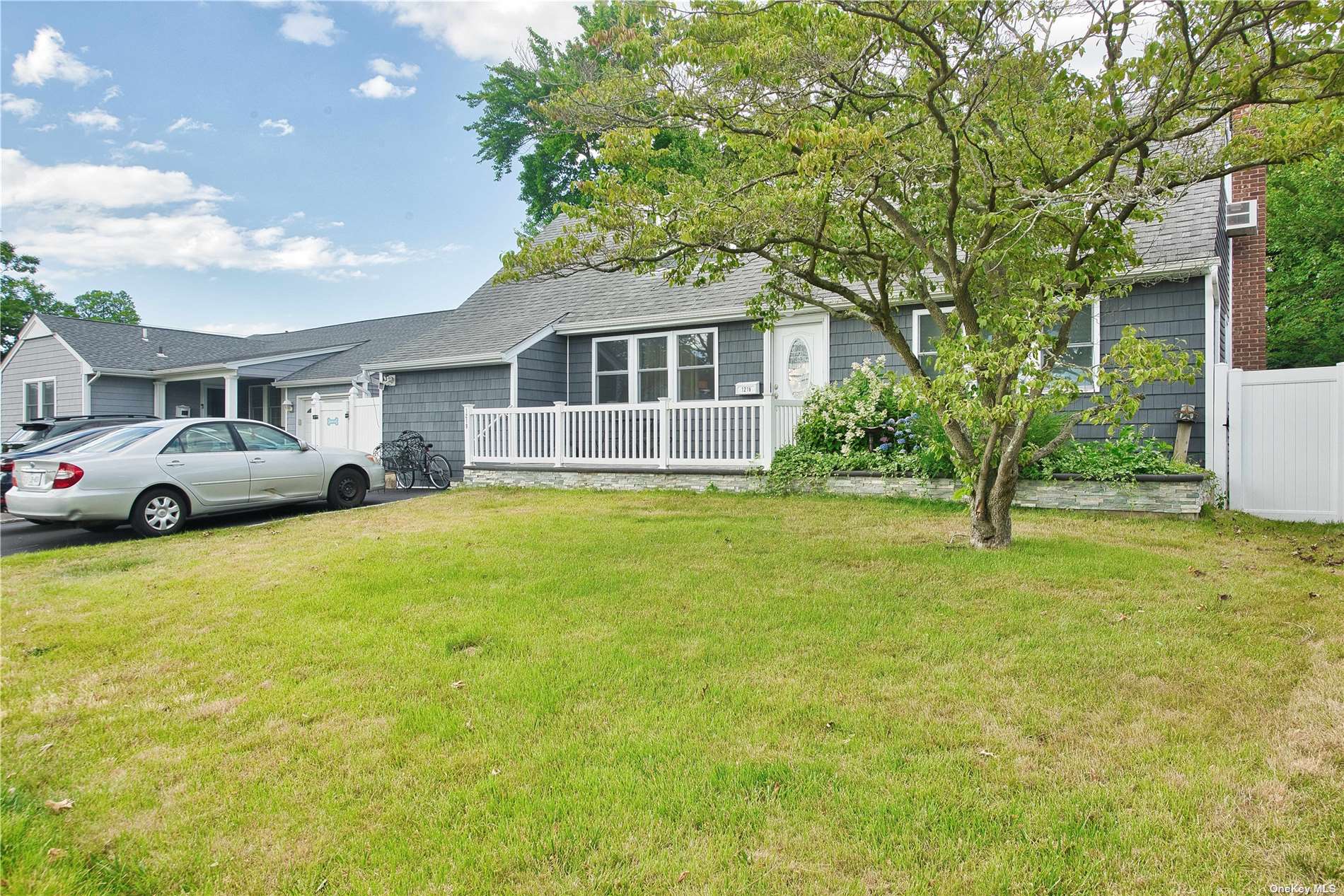 1219 Tulip Lane, Wantagh, New York image 3