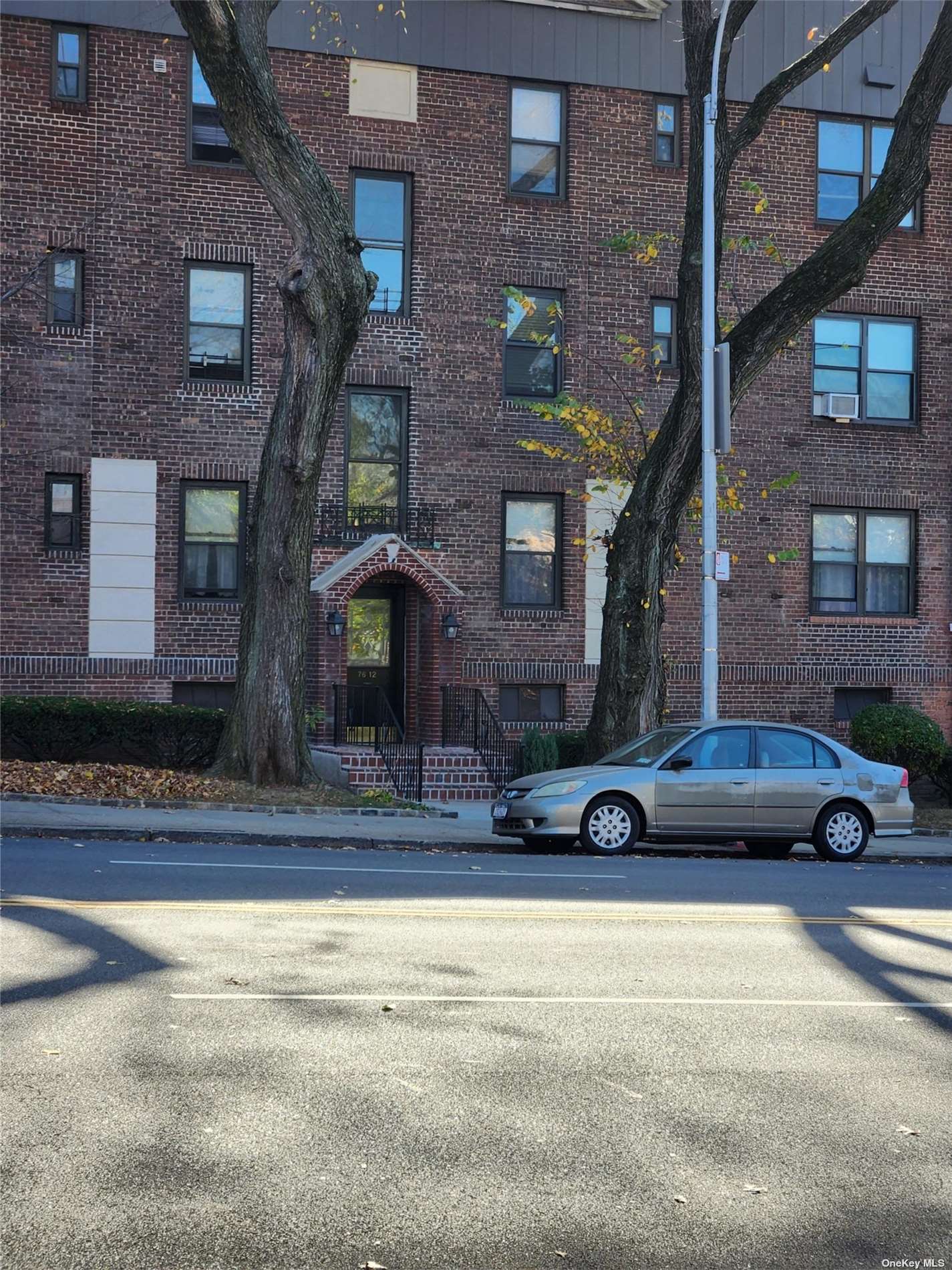 7612 Ditmars Boulevard B3, East Elmhurst, Queens, NY - 1 Bedrooms  
1 Bathrooms  
4 Rooms - 