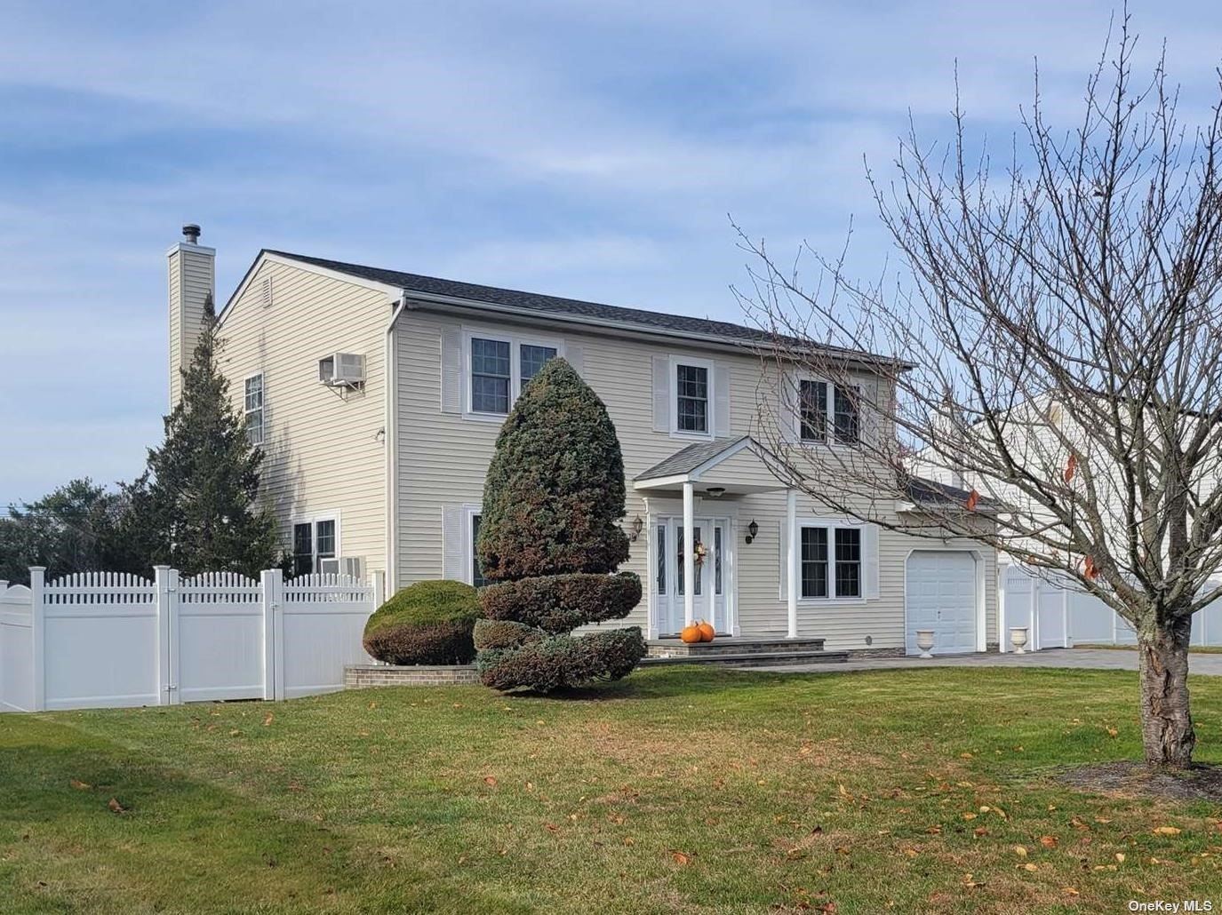 View Bellport, NY 11713 house