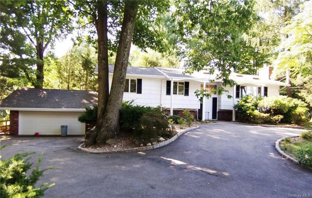 Rental Property at 14 Deer Hill Lane, Scarsdale, New York - Bedrooms: 5 
Bathrooms: 3 
Rooms: 10  - $6,850 MO.