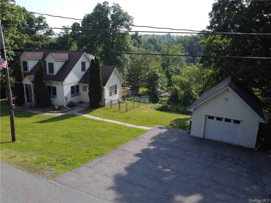 Property for Sale at 27 Parkway Drive, Yorktown Heights, New York - Bedrooms: 2 
Bathrooms: 3 
Rooms: 8  - $498,888