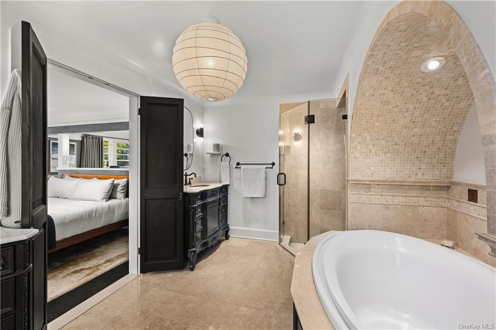 New Castle, New York 10514, United States, 5 Bedrooms Bedrooms, ,4 BathroomsBathrooms,Residential,Pending,90298