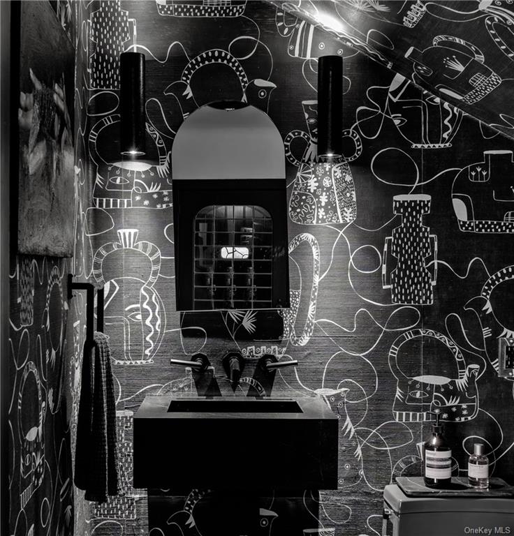 New Castle, New York 10514, United States, 5 Bedrooms Bedrooms, ,4 BathroomsBathrooms,Residential,Pending,90298