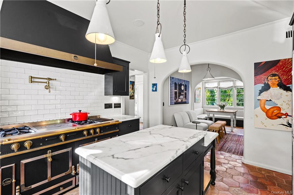 New Castle, New York 10514, United States, 5 Bedrooms Bedrooms, ,4 BathroomsBathrooms,Residential,Pending,90298