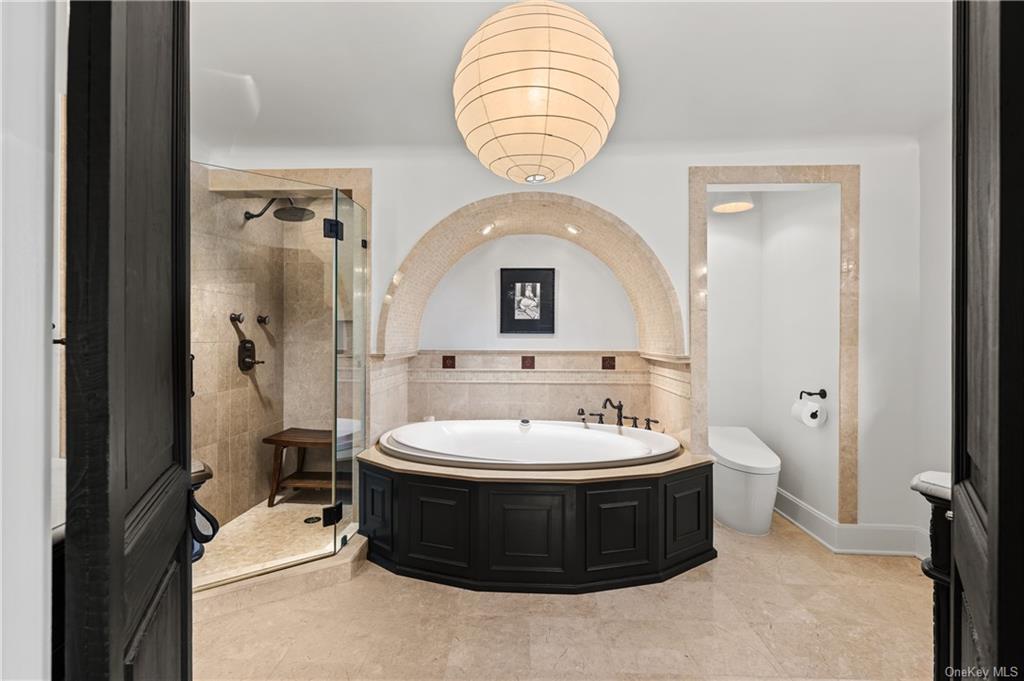 New Castle, New York 10514, United States, 5 Bedrooms Bedrooms, ,4 BathroomsBathrooms,Residential,Pending,90298