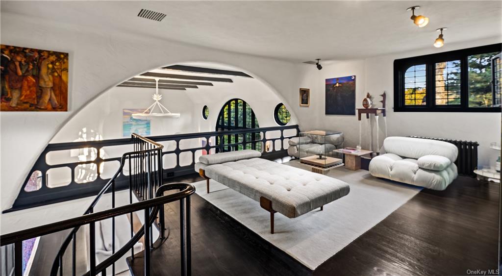 New Castle, New York 10514, United States, 5 Bedrooms Bedrooms, ,4 BathroomsBathrooms,Residential,Pending,90298