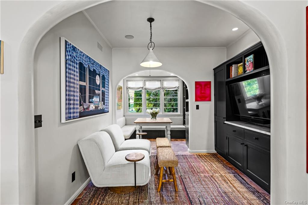 New Castle, New York 10514, United States, 5 Bedrooms Bedrooms, ,4 BathroomsBathrooms,Residential,Pending,90298