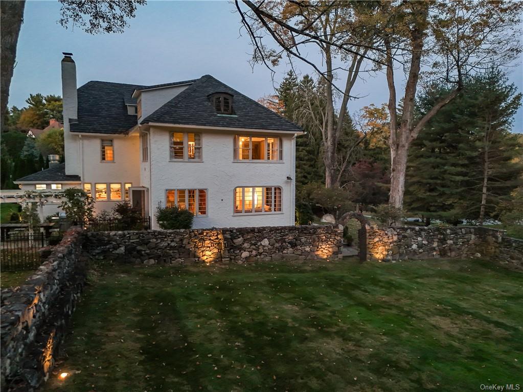 New Castle, New York 10514, United States, 5 Bedrooms Bedrooms, ,4 BathroomsBathrooms,Residential,Pending,90298