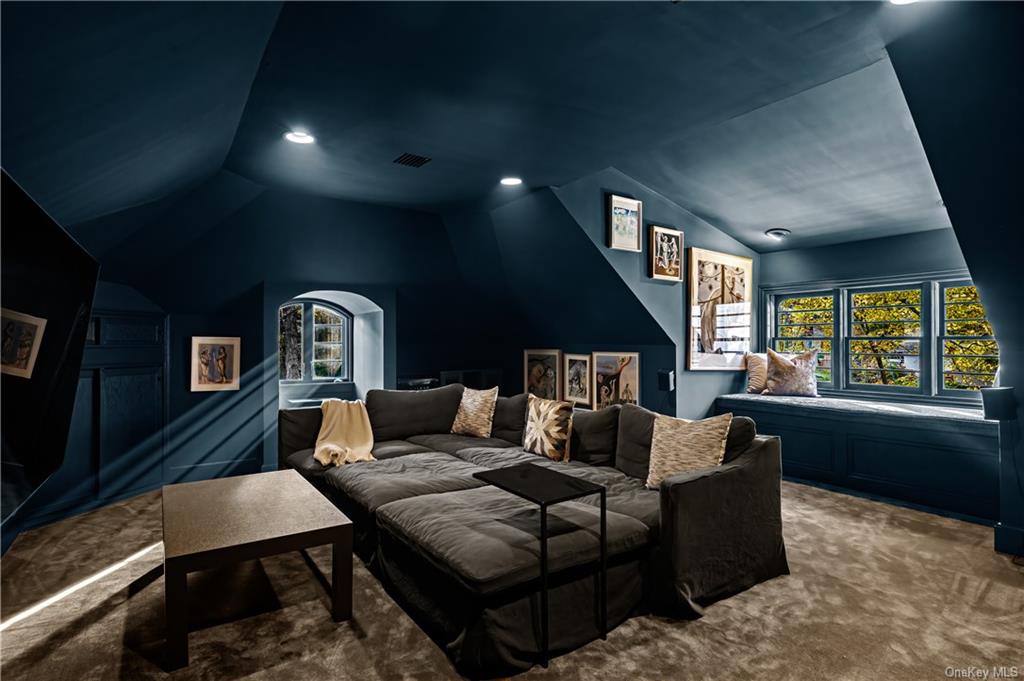 New Castle, New York 10514, United States, 5 Bedrooms Bedrooms, ,4 BathroomsBathrooms,Residential,Pending,90298