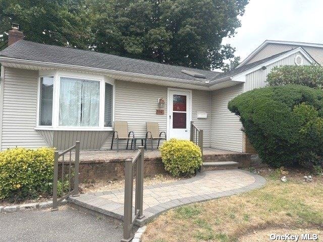 364 Spruce Lane, East Meadow, New York image 1