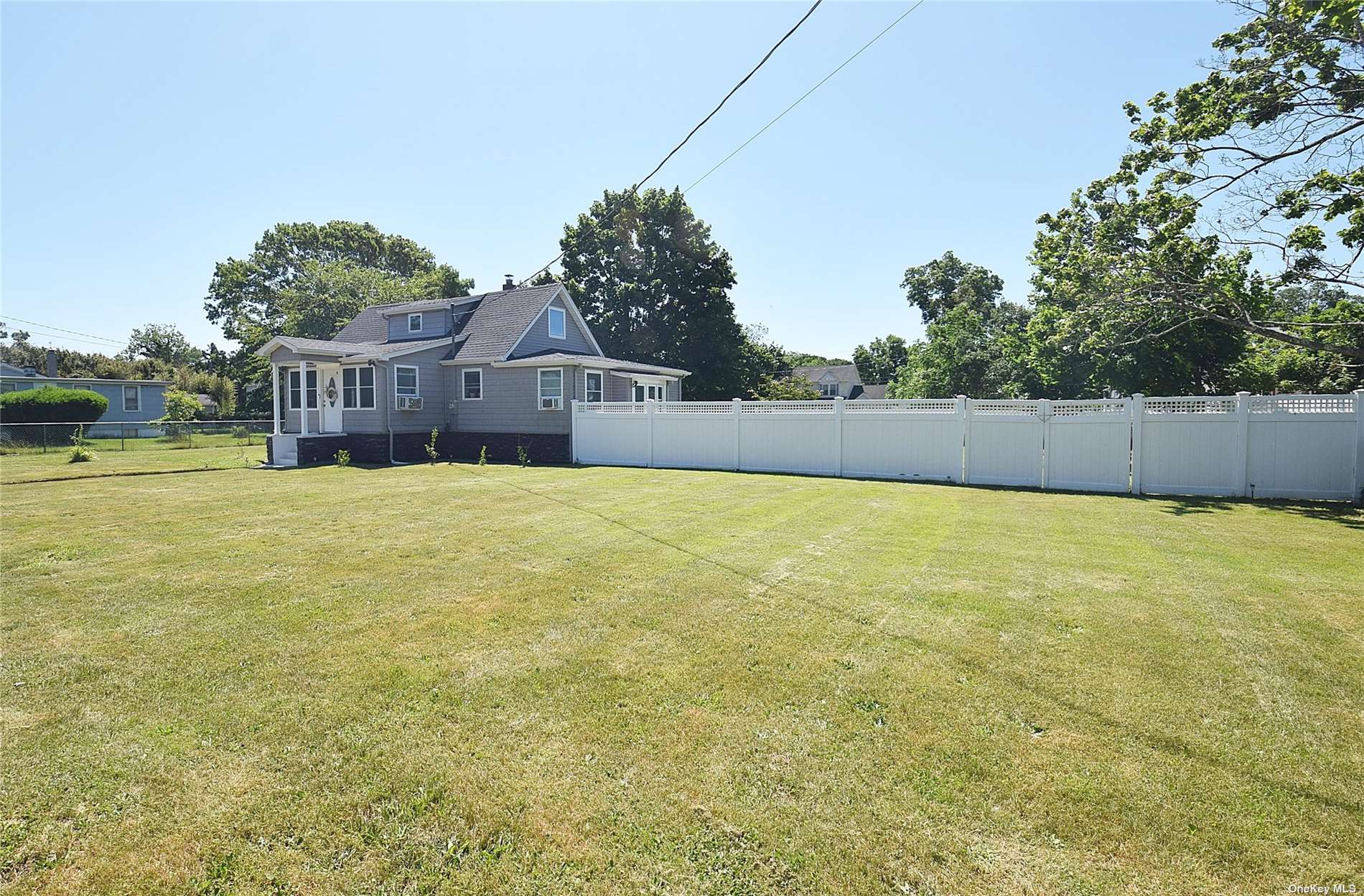 16 Juniper Road, Mastic Beach, New York image 3