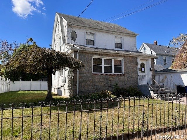 10024 210th Street, Queens Village, Queens, NY - 3 Bedrooms  
3 Bathrooms  
9 Rooms - 