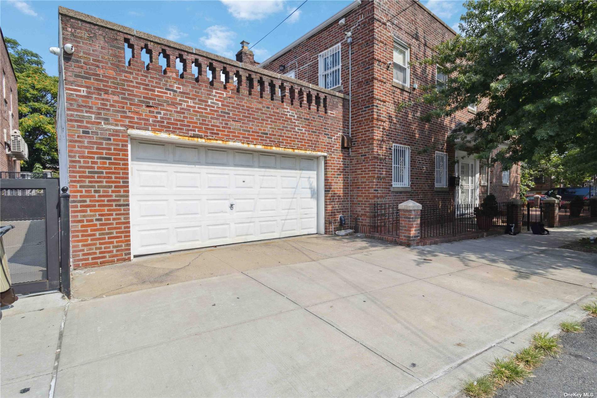 24-23 90th Place Pl, East Elmhurst, New York image 3