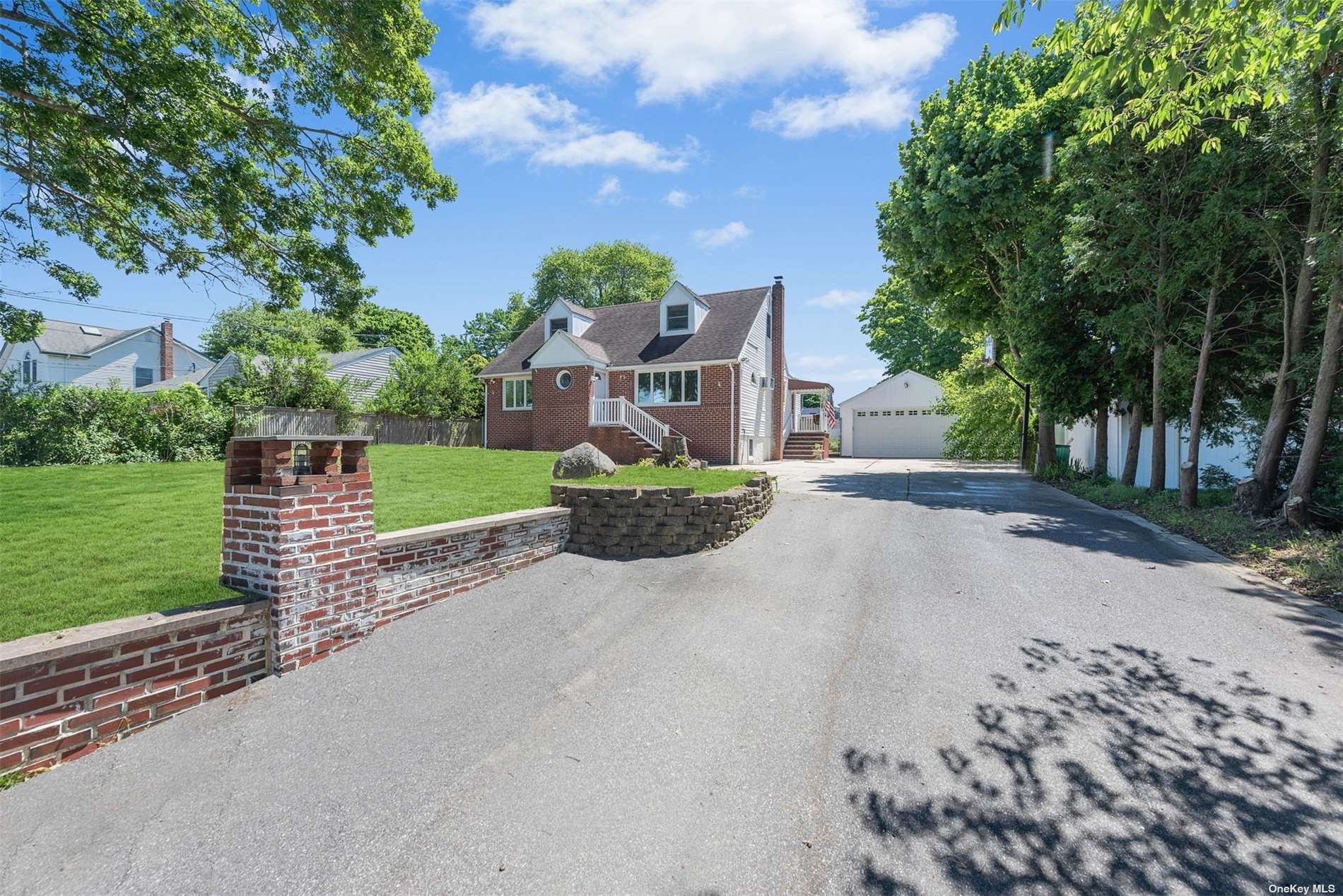 View West Islip, NY 11795 house
