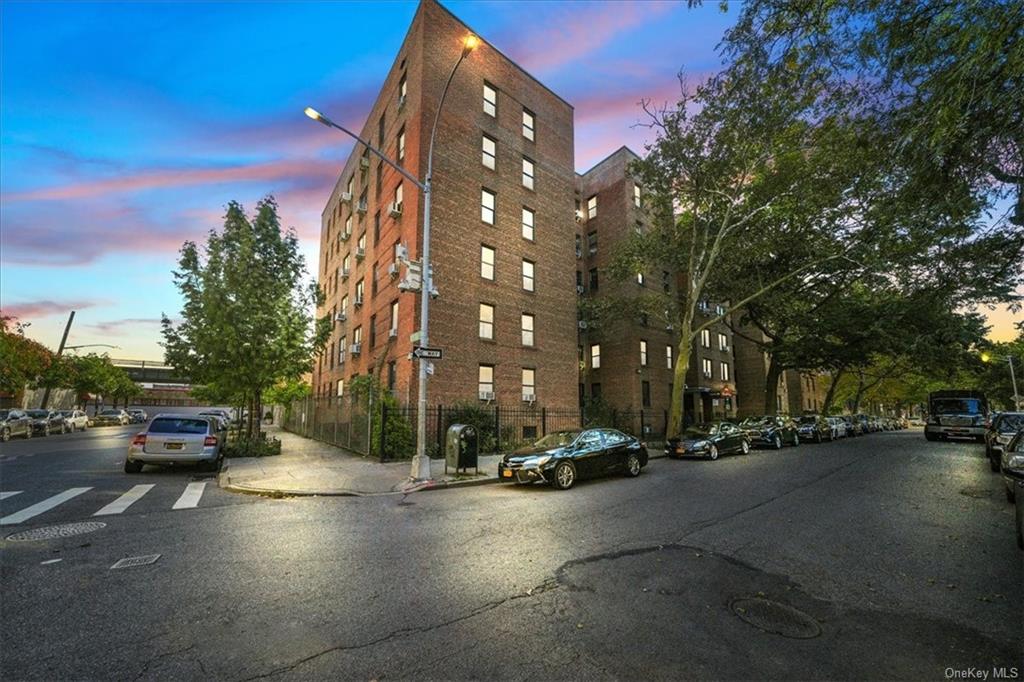 Property for Sale at 2750 Olinville Avenue 3L, Bronx, New York - Bedrooms: 1 
Bathrooms: 1 
Rooms: 4  - $155,000