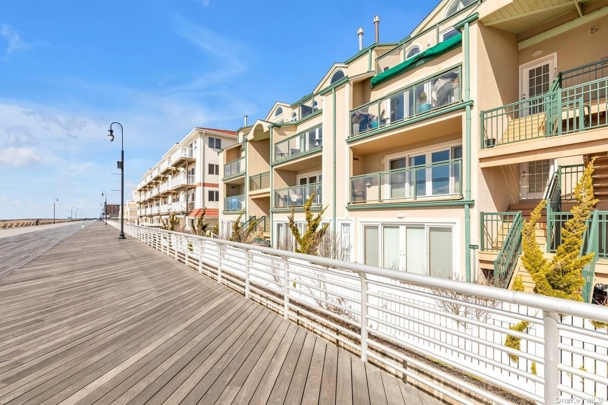 422 Oceanfront #UPPER, Long Beach, New York image 32