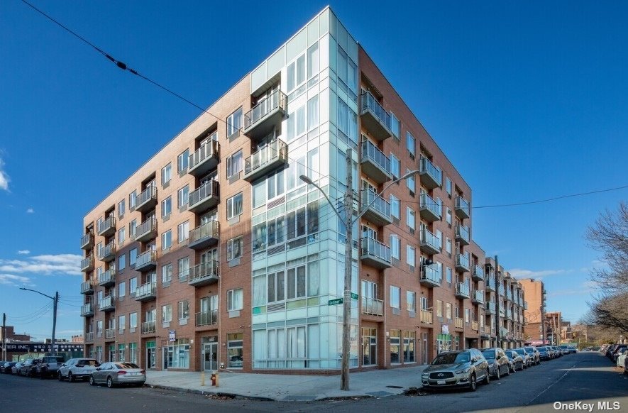 Property for Sale at Latimer Pl 2B, Flushing, Queens, NY - Bedrooms: 2 
Bathrooms: 2 
Rooms: 3  - $650,000